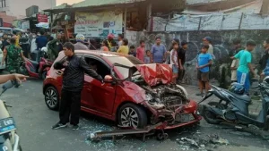 Tabrakan Beruntun di Perlintasan KA Kebon Pedes, Bogor: Mobil Tabrak 5 Kendaraan