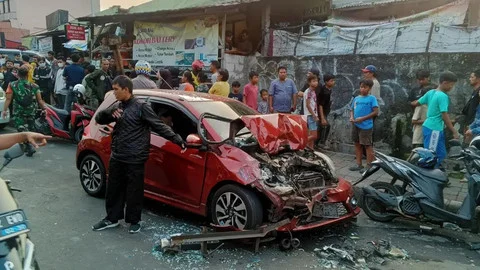 Tabrakan Beruntun di Perlintasan KA Kebon Pedes, Bogor: Mobil Tabrak 5 Kendaraan