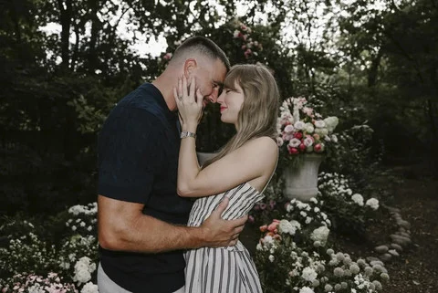 Taylor Swift dan Travis Kelce Larang Tamu Undangan Ponsel di Pernikahan Mereka