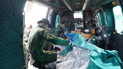 TNI Evakuasi Jenazah Pilot AMA yang Ditembak OPM di Yahukimo