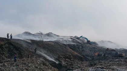 Warga Terdampak Terbakarnya TPA Jatiwaringin Keluhkan Sakit